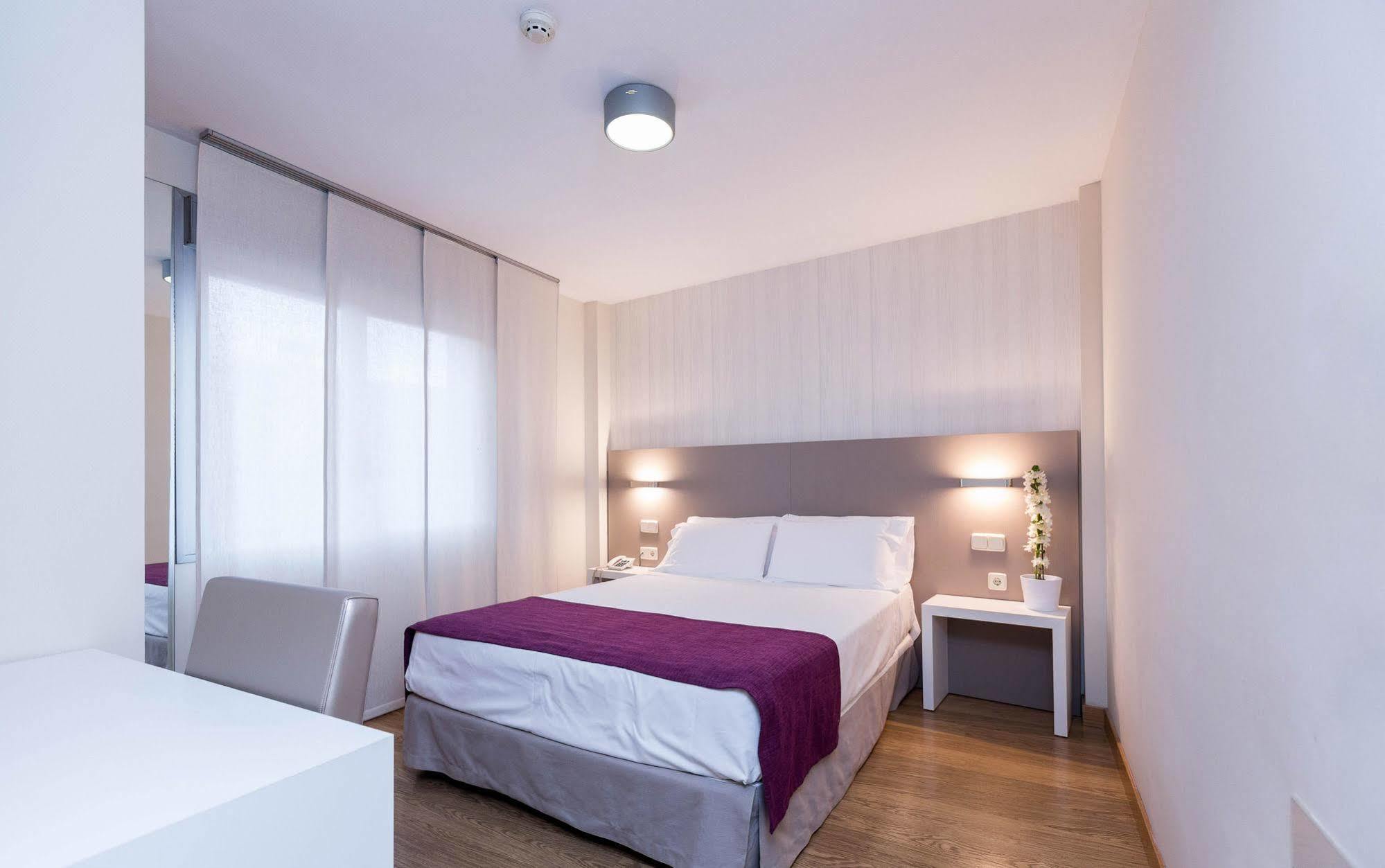 Di' Carlo Hotel Madrid Luaran gambar