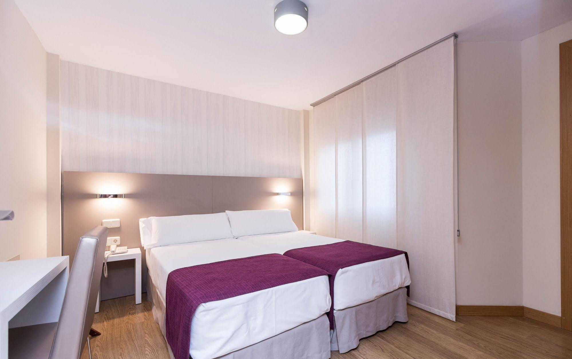 Di' Carlo Hotel Madrid Luaran gambar