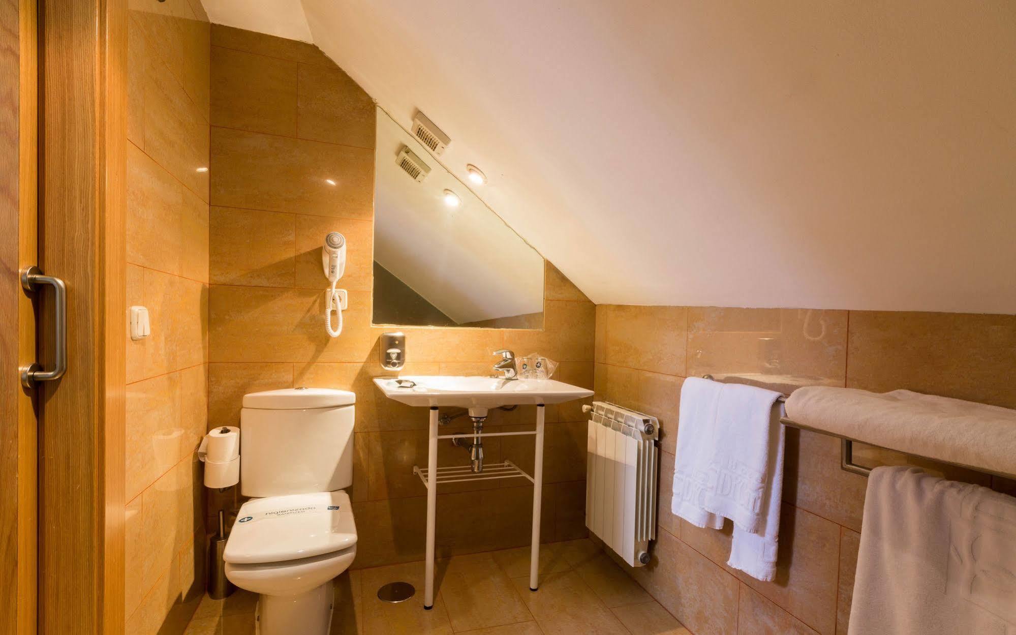 Di' Carlo Hotel Madrid Luaran gambar